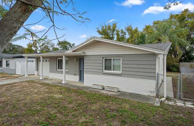 4925 BEACON HILL Drive Gallery 3