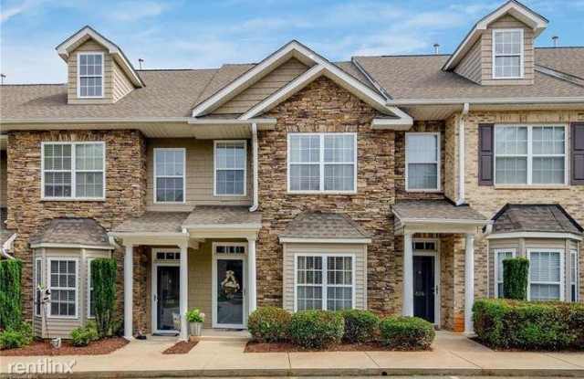 660 Friendway Rd - 660 Friendway Road, Greensboro, NC 27410