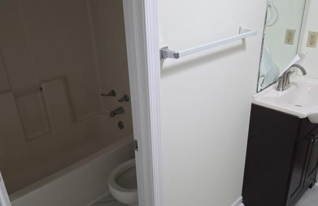 Spacious UVA Area Apartment 610 Rugby Rd Apt C / 3 Bdrm / 3 Bath Gallery 4