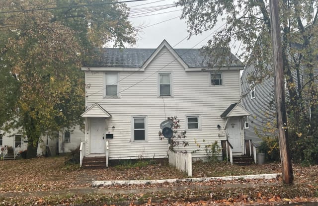 19 W GRIFFITH STREET - 19 West Griffith Street, Penns Grove, NJ 08069