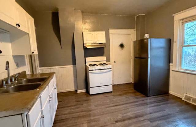 6 Bedroom 1 Bathroom HOUSE photos photos