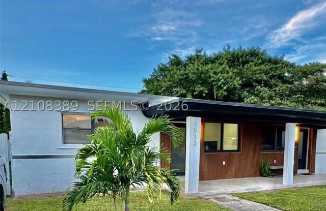 1031 NW 108th Ter Gallery 1