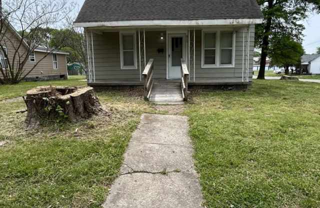 Spacious 3 bedroom 1 bath home, with HUGE yard for family gathering. AVAILABLE JULY 7!!! photos photos