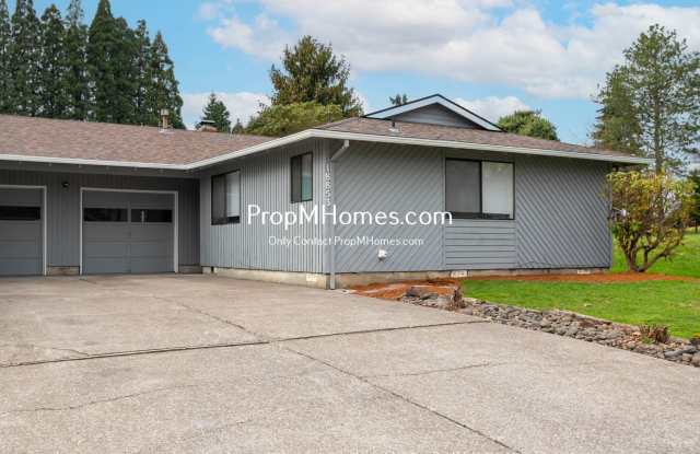Renovated Two Bedroom Duplex in Aloha w/ Fenced Yard! photos photos