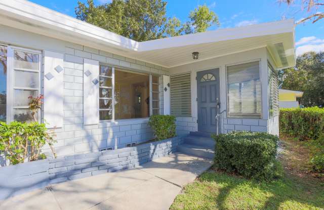 2337 Lake Talmadge Dr - 2337 Lake Talmadge Drive, Volusia County, FL 32724