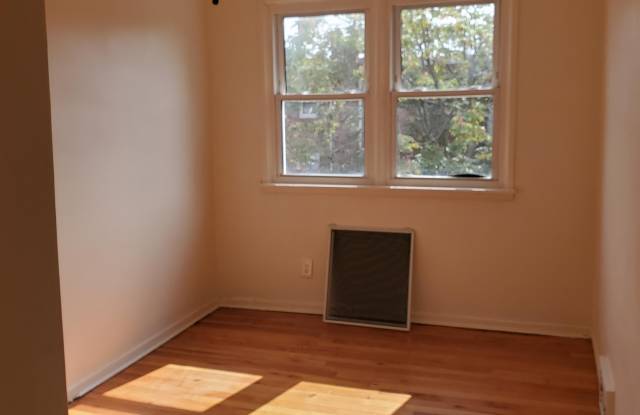 2610 Thatcher Street Gallery 3