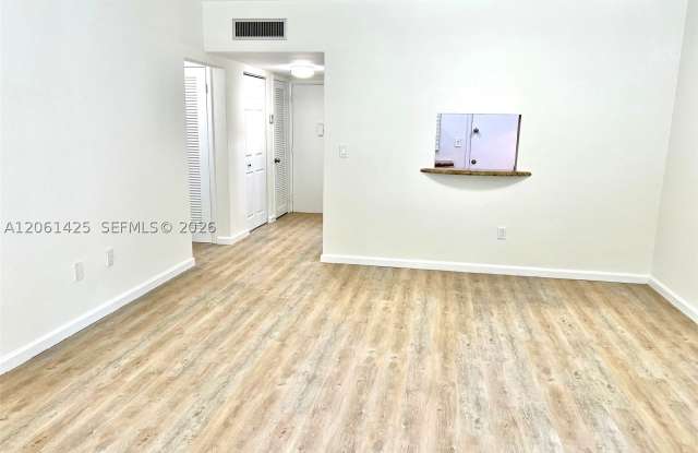 9159 SW 77th Ave Gallery 2