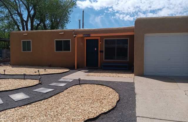 3 Bedroom, 1 Bathroom Home! Schedule a Showing Soon! photos photos