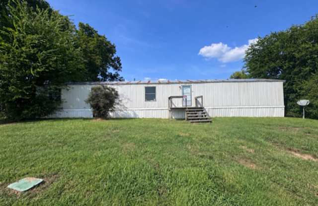 Affordable 3/2 Home with Water, Trash, and Lawn Care Included! Gallery 1