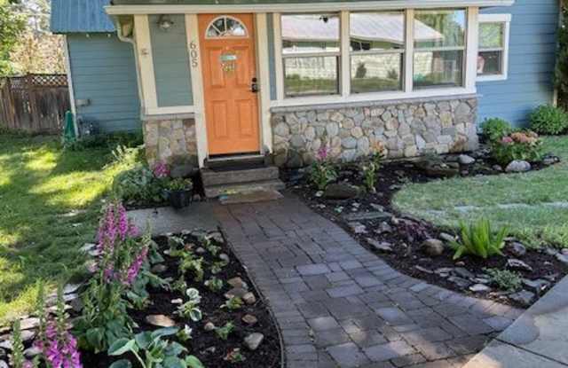 605 Washington Avenue - 605 Washington Avenue, Sandpoint, ID 83864 605 Washington Avenue - 605 Washington Avenue, Sandpoint, ID 83864