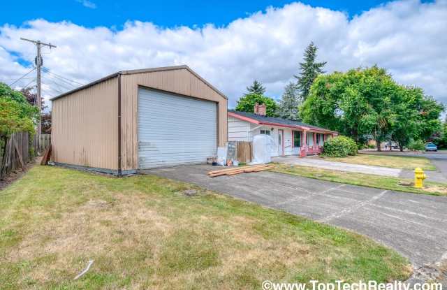Potential for Assistant living/ Adult Foster Care Home or Child Care ** Great Location** 1 level! Gallery 4