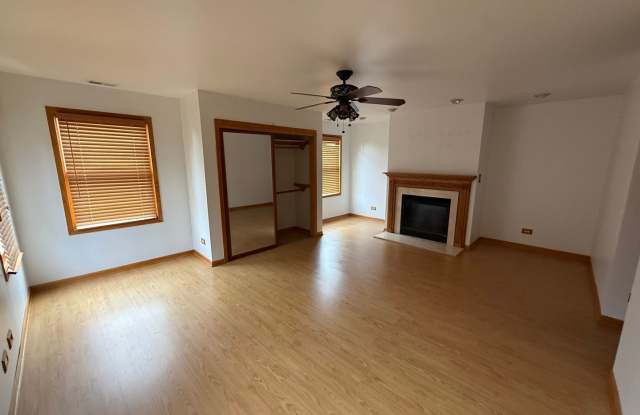 Large 4 Bed/2.5 Bath, Fenced Yard, Detached Garage, Master Bedroom Gallery 4