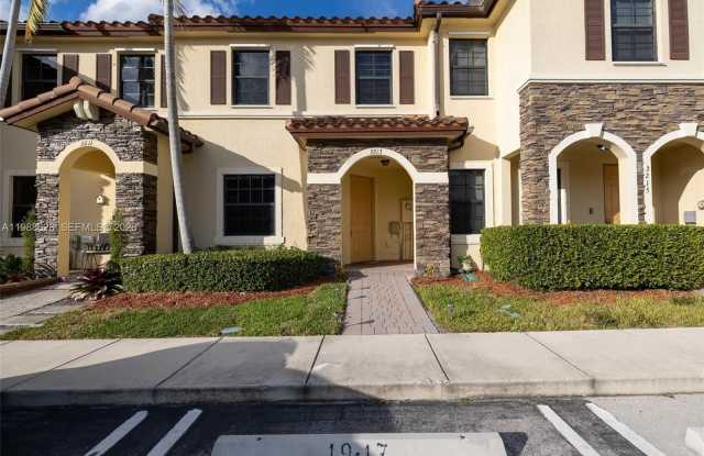 3213 SE 6th St photos photos