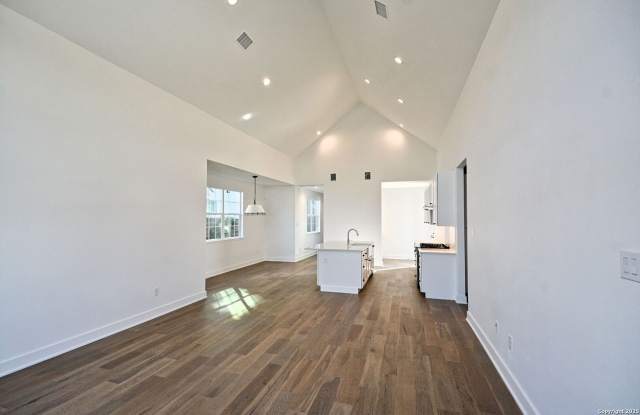 421 CONSTANCE DR Gallery 3