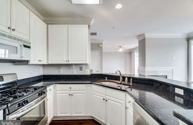 1725 W BRADDOCK PLACE - 1725 Braddock Pl, Alexandria, VA 22302