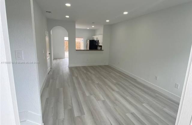 13765 SW 170th Ter photos photos