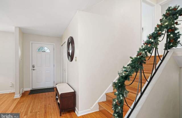 1460 WOODFORD DRIVE Gallery 3