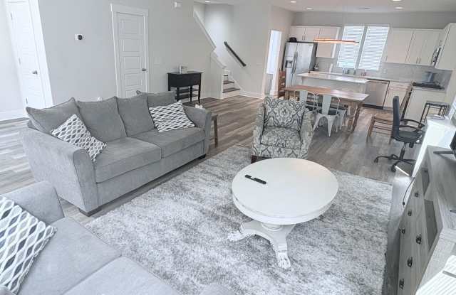 1512 Cuyler Lane Gallery 2