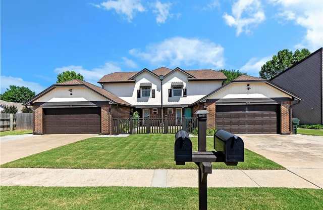 Charming 3-Bedroom Duplex in West Norman - 311 Willow Branch Road, Norman, OK 73072