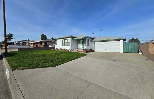 Classic 3 Bed, 2 Bath Home on Large Lot photos photos