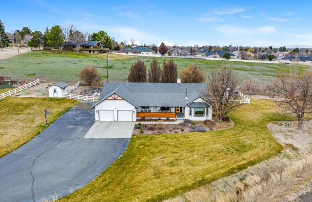 Stunning Home on 1 Acre and RV Parking! photos photos