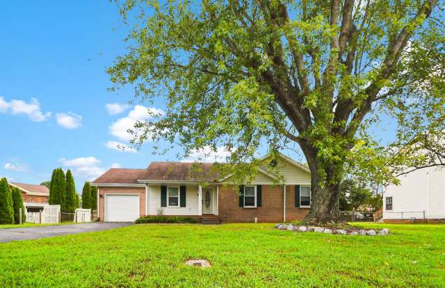 Pet Friendly Three Bedroom! Gallery 1