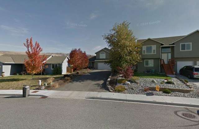 Charming 3-Bed, 2-Bath Home with Spacious 2-Car Garage photos photos