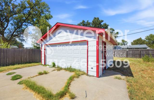 2 WEEKS FREE RENT!  Charming 3-Bedroom Home with Detached 2-Car Garage & Fenced Backyard Gallery 4