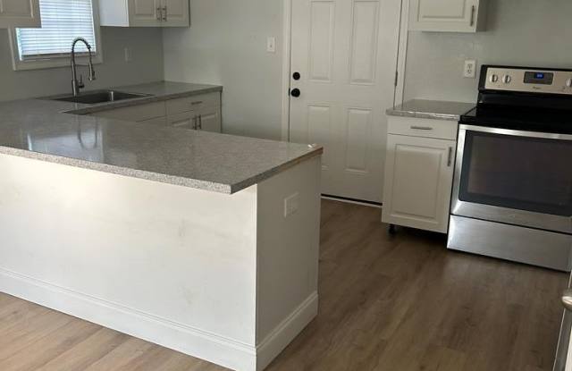 2437 University Dr photos photos