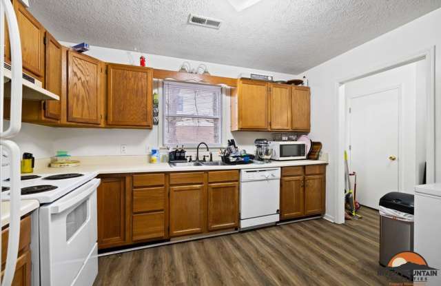 Spacious 3-Bedroom Duplex in Blacksburg Gallery 4