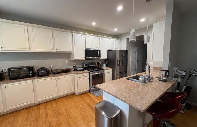 6156 MANCHESTER PARK Circle Gallery 3