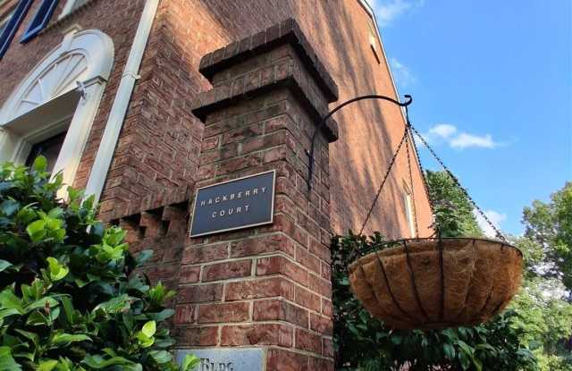 520 N Poplar Street Gallery 3