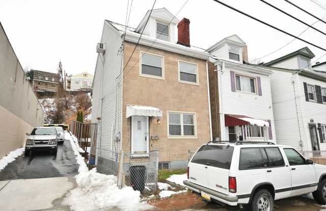 South Side 3BR - Simple, Solid, Ready photos photos