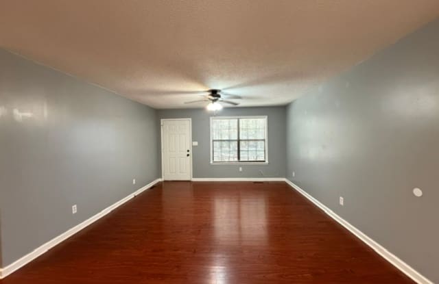 3Bedroom 2 Bath House w/ attached Garage Gallery 4