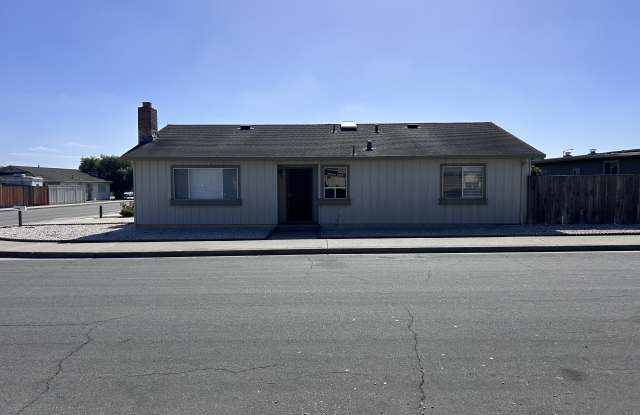 745 Cedar Dr Gallery 1