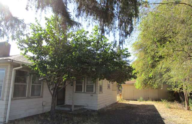 *PRICE REDUCED* 1 Bedroom Duplex Right Next to Library - Water/Sewer Included! Available NOW! - 780 Northwest 2nd Street, Prineville, OR 97754