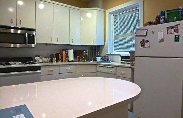 Gorgeous renovated unit with great location in Brookline available 8/1/26 Gallery 3