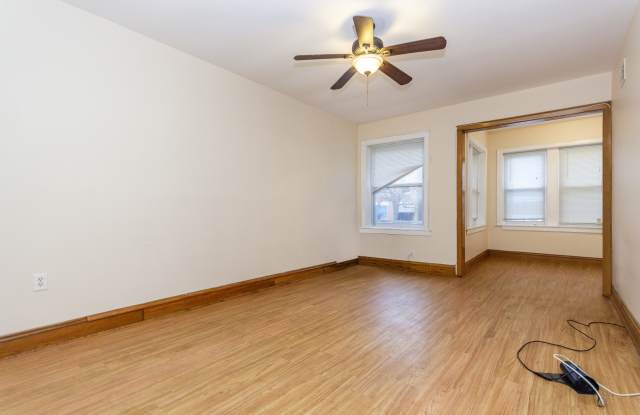 2735 West EVERGREEN Avenue Gallery 2