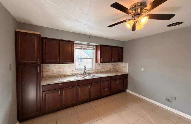 5824 N Teutonia Ave photos photos