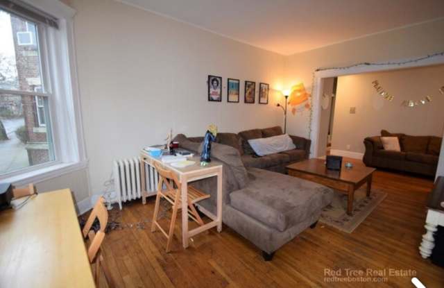 Gorgeous Brookline Apt w Heat Included and Laundry in Unit!  Near BU Campus! Gallery 3