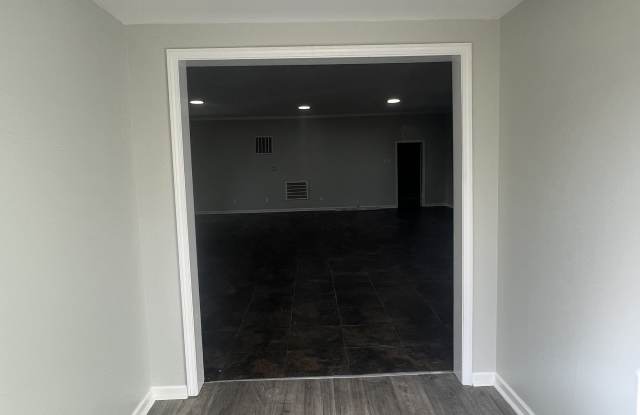 932 Hatchie St. Gallery 2
