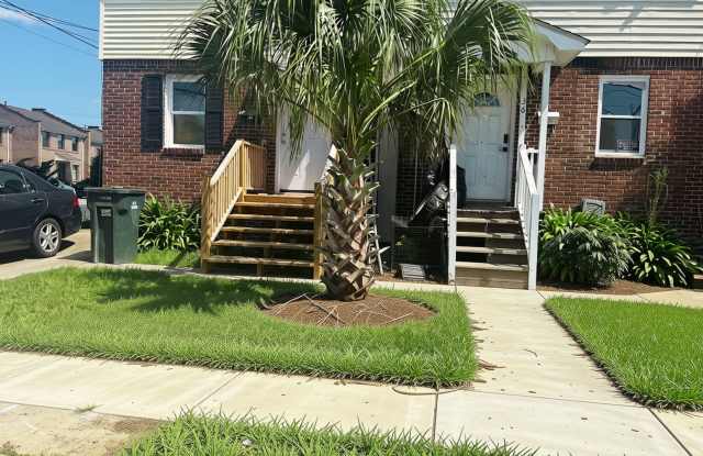 4BR/2BA Townhouse on Charleston's Peninsula | 1,200 sq ft | Pets Welcome Gallery 3