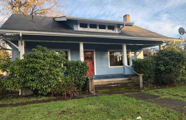 Large 4 bed/2 bath Farm House on River Rd. photos photos