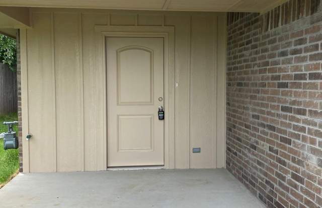 3br 2ba duplex!! - 1322 East Cavanaugh Street, El Reno, OK 73036