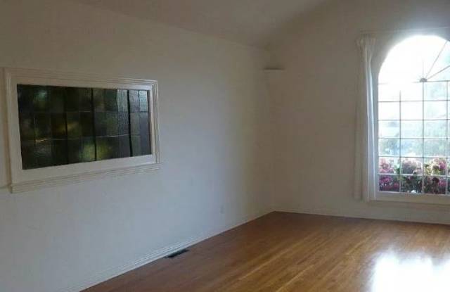 438 South Peck Drive Gallery 2