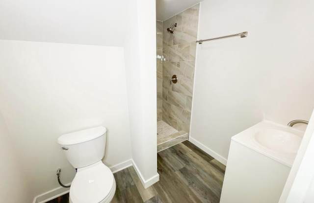 6717 GLENHURST Drive Gallery 4