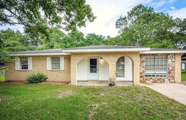 3 Bed / 1 Bath Home – Convenient Gautier Location photos photos 3 Bed / 1 Bath Home – Convenient Gautier Location photos photos