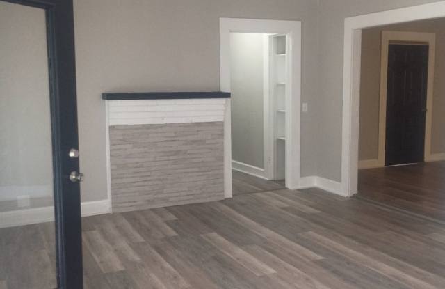 2 Bed 2 Bath Newly Renovated Home Gallery 3