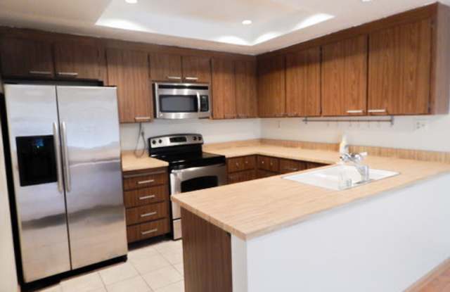 Upper Unit Condo Close to 880 Gallery 3