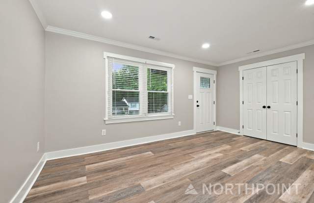 $500 Off First Month! Available for Immediate move in! Recently renovated 3 bed 2 bath Gallery 4